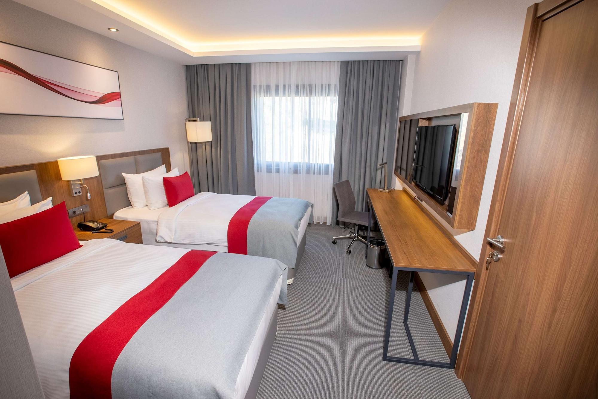 מלון Ramada By Wyndham Izmir Aliaga מראה חיצוני תמונה
