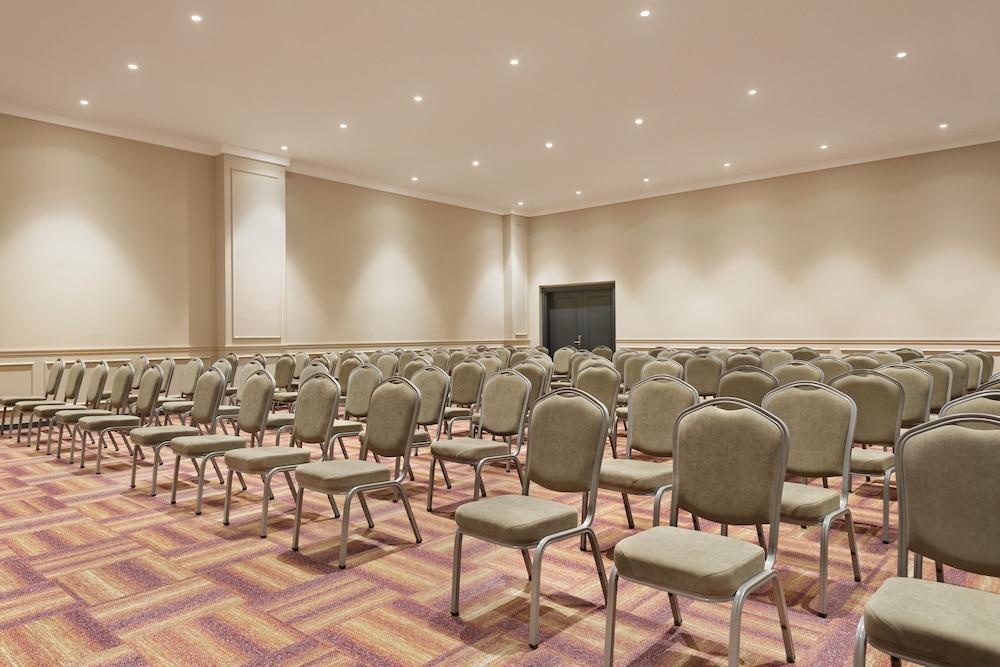 מלון Ramada By Wyndham Izmir Aliaga מראה חיצוני תמונה