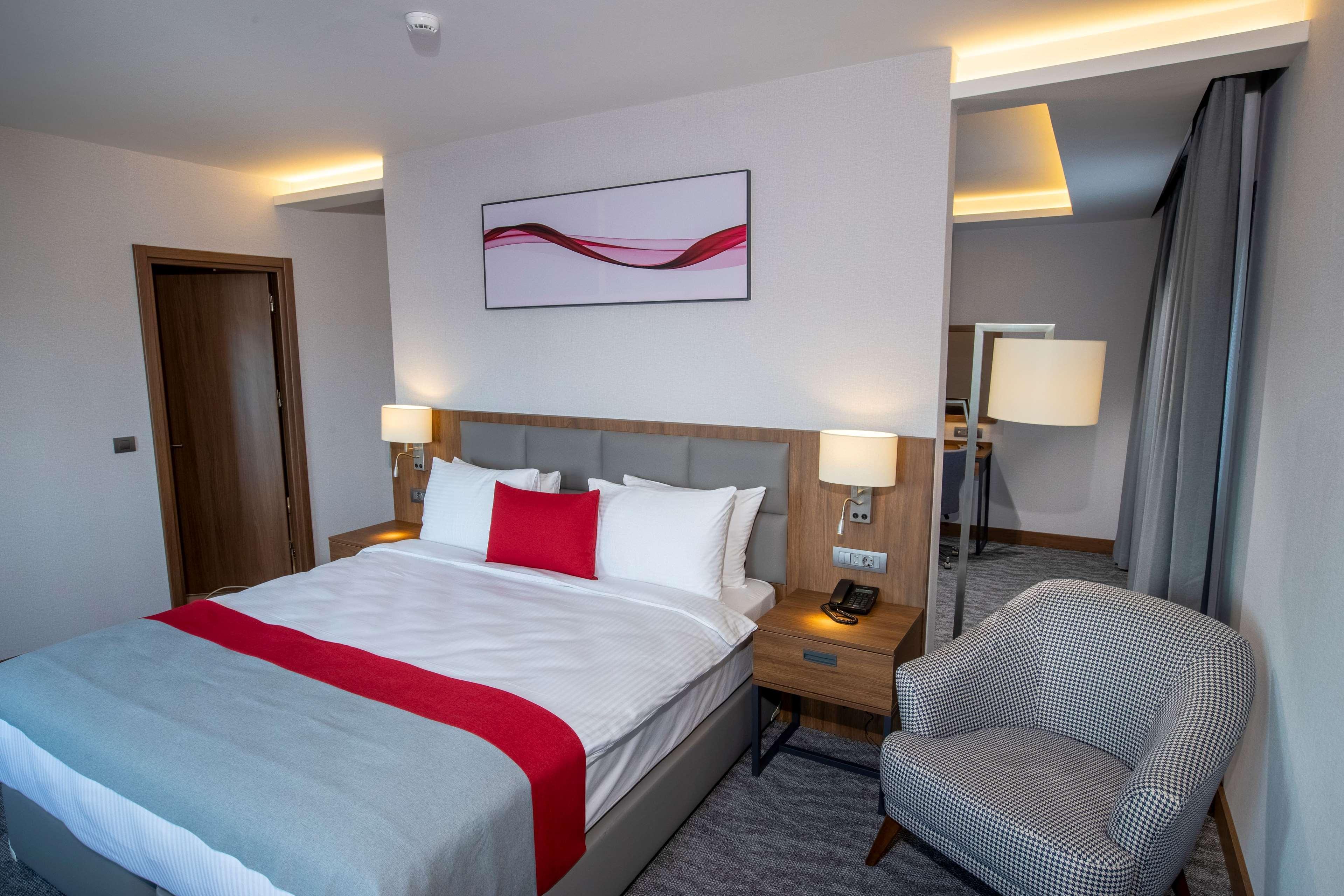 מלון Ramada By Wyndham Izmir Aliaga מראה חיצוני תמונה